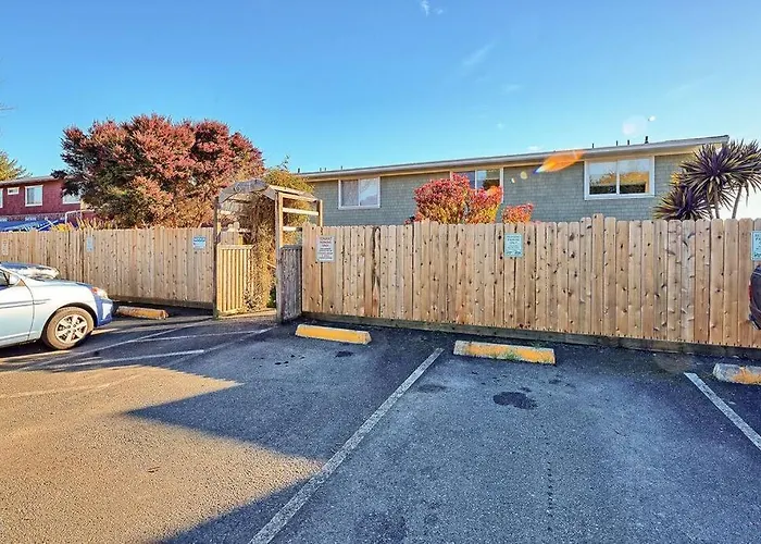 Ocean View Village Condo With Trails To Beaches